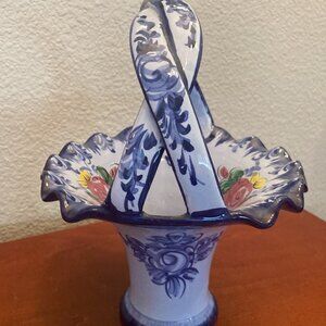 Artist 'Vestal Alcobaca' / Portugal Hand Painted Basket